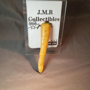 6" Vintage Arjon Rubber Realistic Food Locker Fridge Magnet Carrot